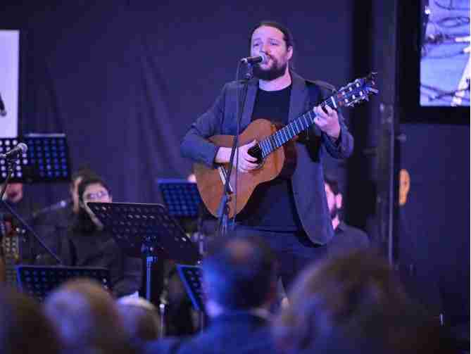 Orquestas PUCV y Nano Stern brindaron concierto conmemorativo de los 50 años del golpe de Estado