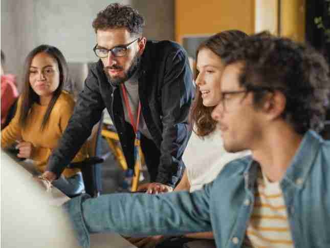 PUCV forma profesores y profesoras con un sello distintivo