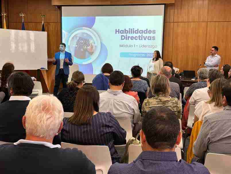 Programa de Fortalecimiento de Habilidades Directivas inaugura actividades con clase magistral