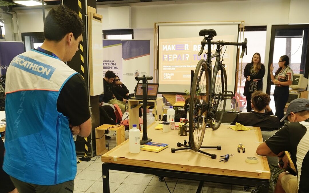 PUCV promueve la sostenibilidad con exitosa jornada de reparación de bicicletas