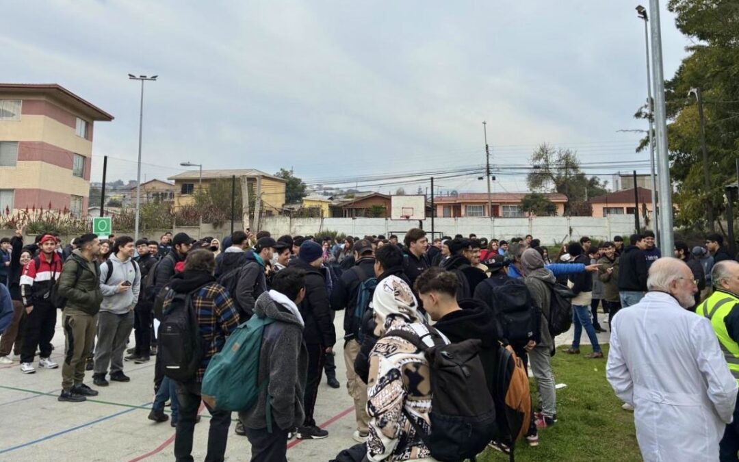 Con participación total y nueva sirena, PUCV fortalece sus protocolos de evacuación en Ingeniería Mecánica