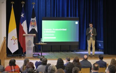 Universidad conmemoró Día del Trabajador con conferencia sobre productividad y bienestar